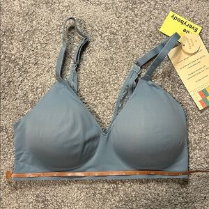 True & Co. Women's Boost Plunge wireless pull on bra NWT